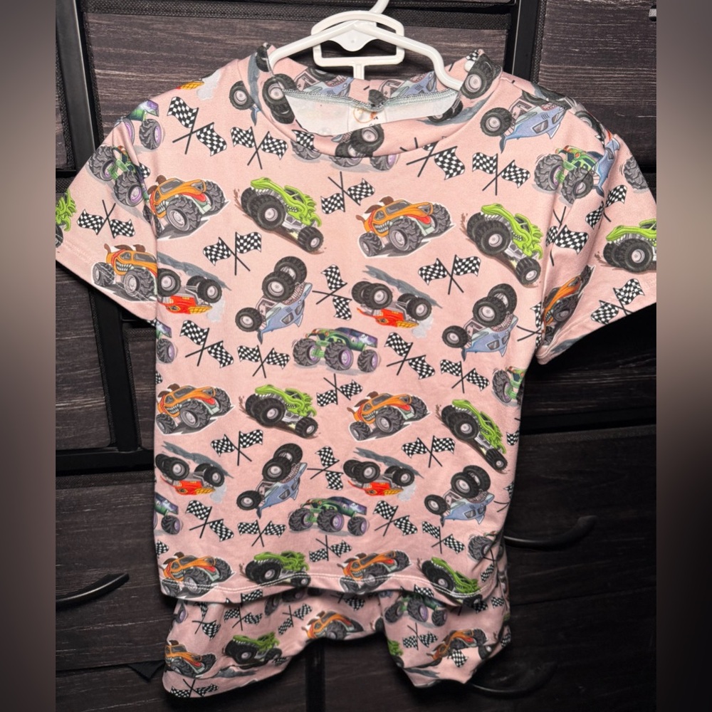 Fabric made short sleeve & shorts